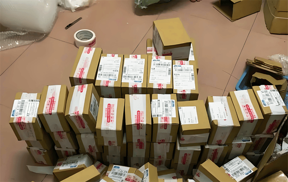 听线万网友:他们是救人的菩萨3名大学生用自来水冒充 “(图6) 听线万网友:他们是救人的菩萨3名大学生用自来水冒充 “(图6)