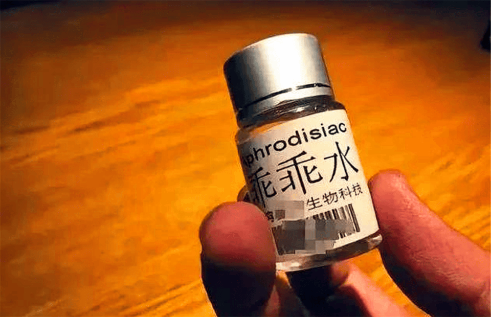 听线万网友:他们是救人的菩萨3名大学生用自来水冒充 “(图9) 听线万网友:他们是救人的菩萨3名大学生用自来水冒充 “(图9)